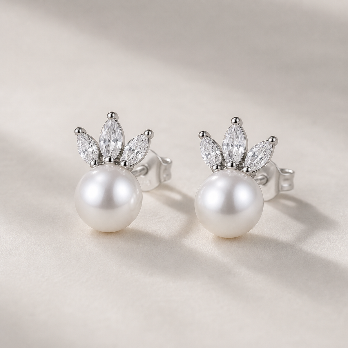 Crown freshwater pearl stud earrings