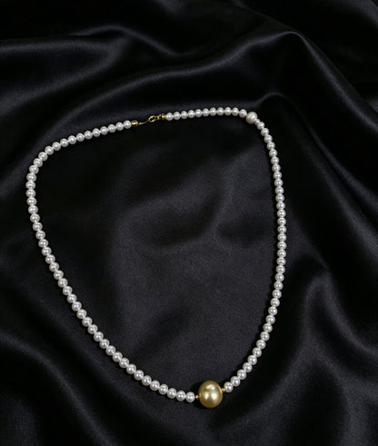 VARI Aurelia white pearl necklace with golden center pearl