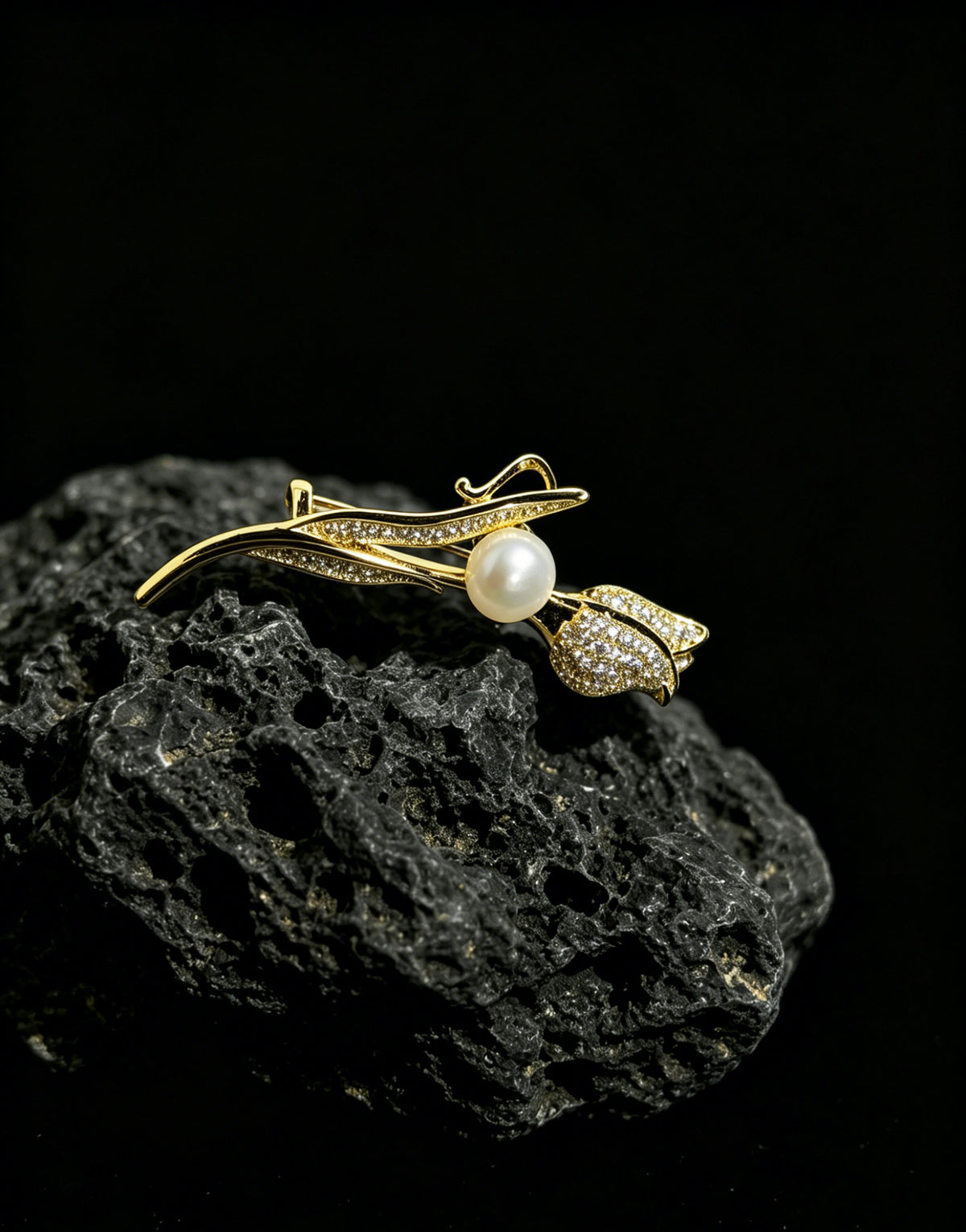 Tulipa white freshwater pearl floral branch brooch