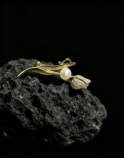 Tulipa white freshwater pearl floral branch brooch