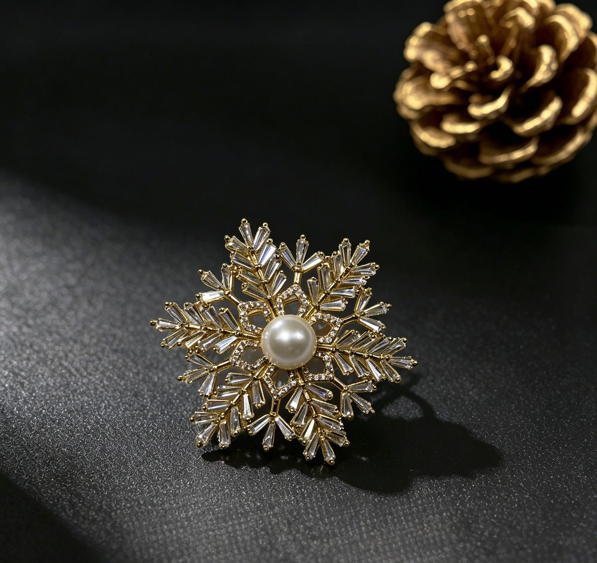 Nivale white freshwater pearl snowflake brooch