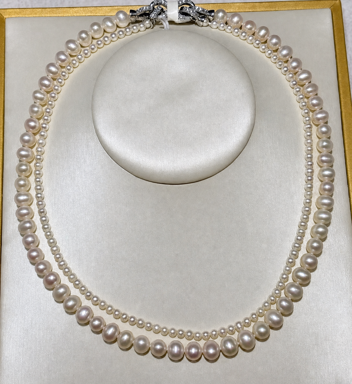 VARI Celeste double-strand white freshwater pearl necklace detail