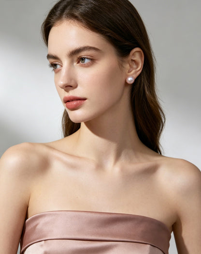 Amelie lavender pearl stud earrings on model