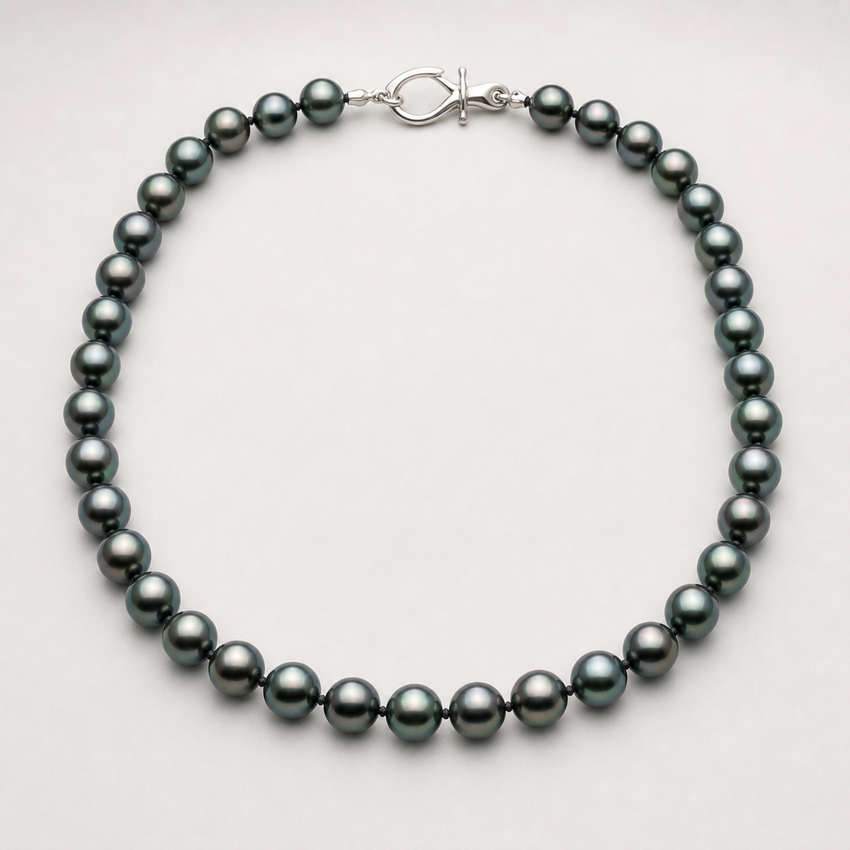 VARI Luna 9-10mm Tahitian South Sea pearl necklace with visible clasp