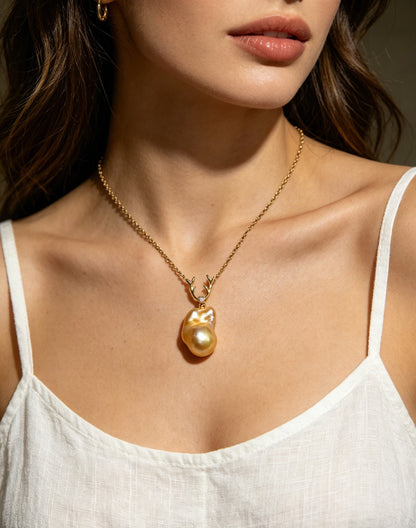 VARI Baroque supplemental image from artemis-24-30mm-golden-baroque-freshwater-pearl-pendant 2