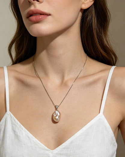 VARI Baroque supplemental image from opaline-25-35mm-white-baroque-freshwater-pearl-pendant 2