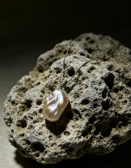 VARI Baroque supplemental image from opaline-25-35mm-white-baroque-freshwater-pearl-pendant 1