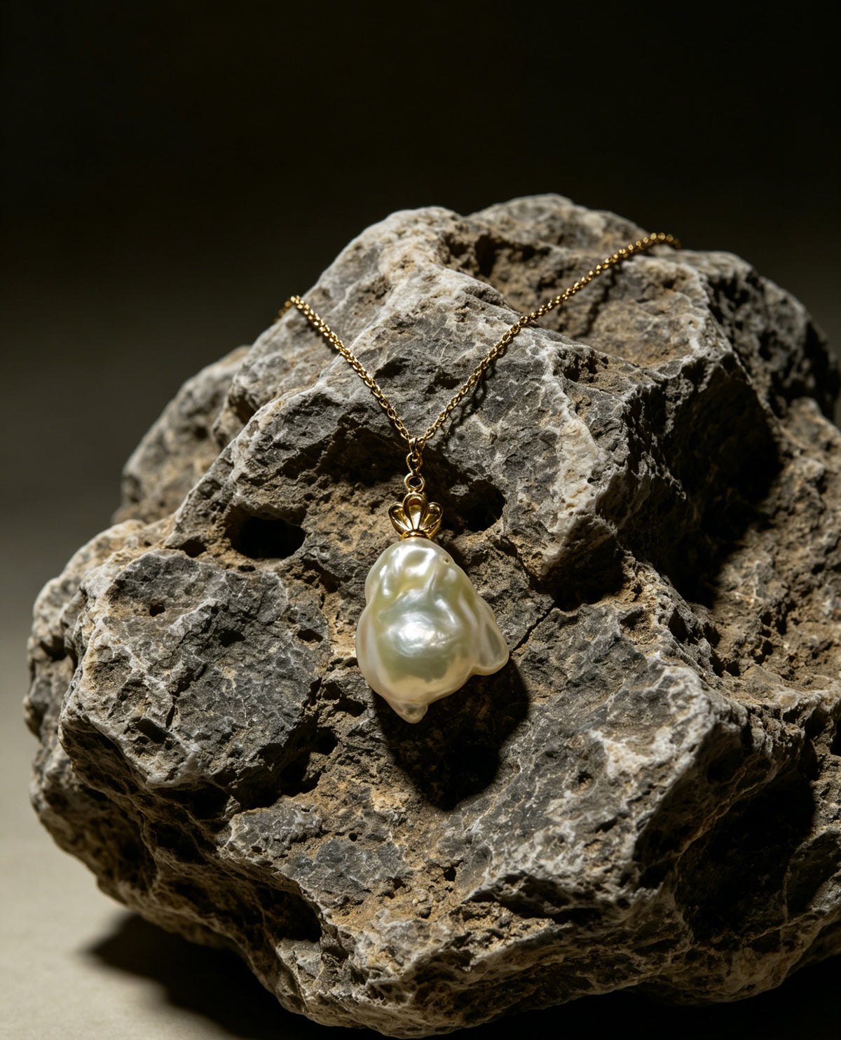 Fleur white baroque pearl crown pendant