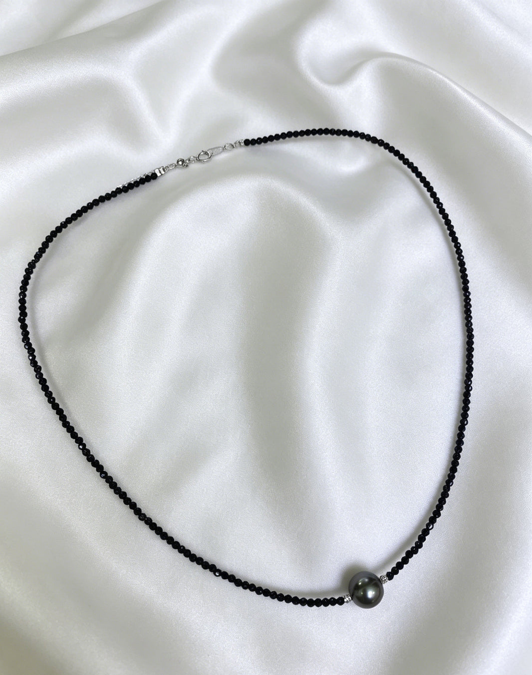 Onyx gray pearl and black bead necklace