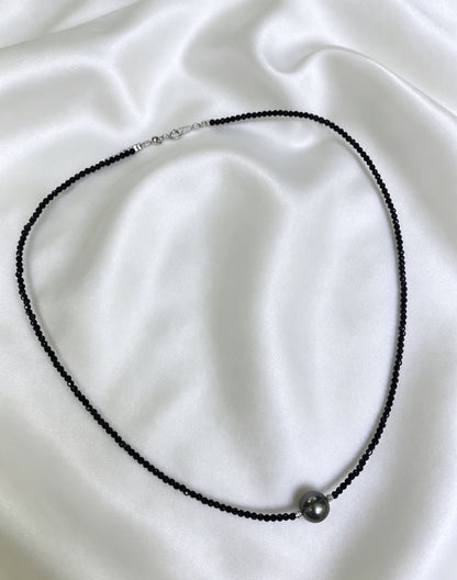Onyx gray pearl and black bead necklace