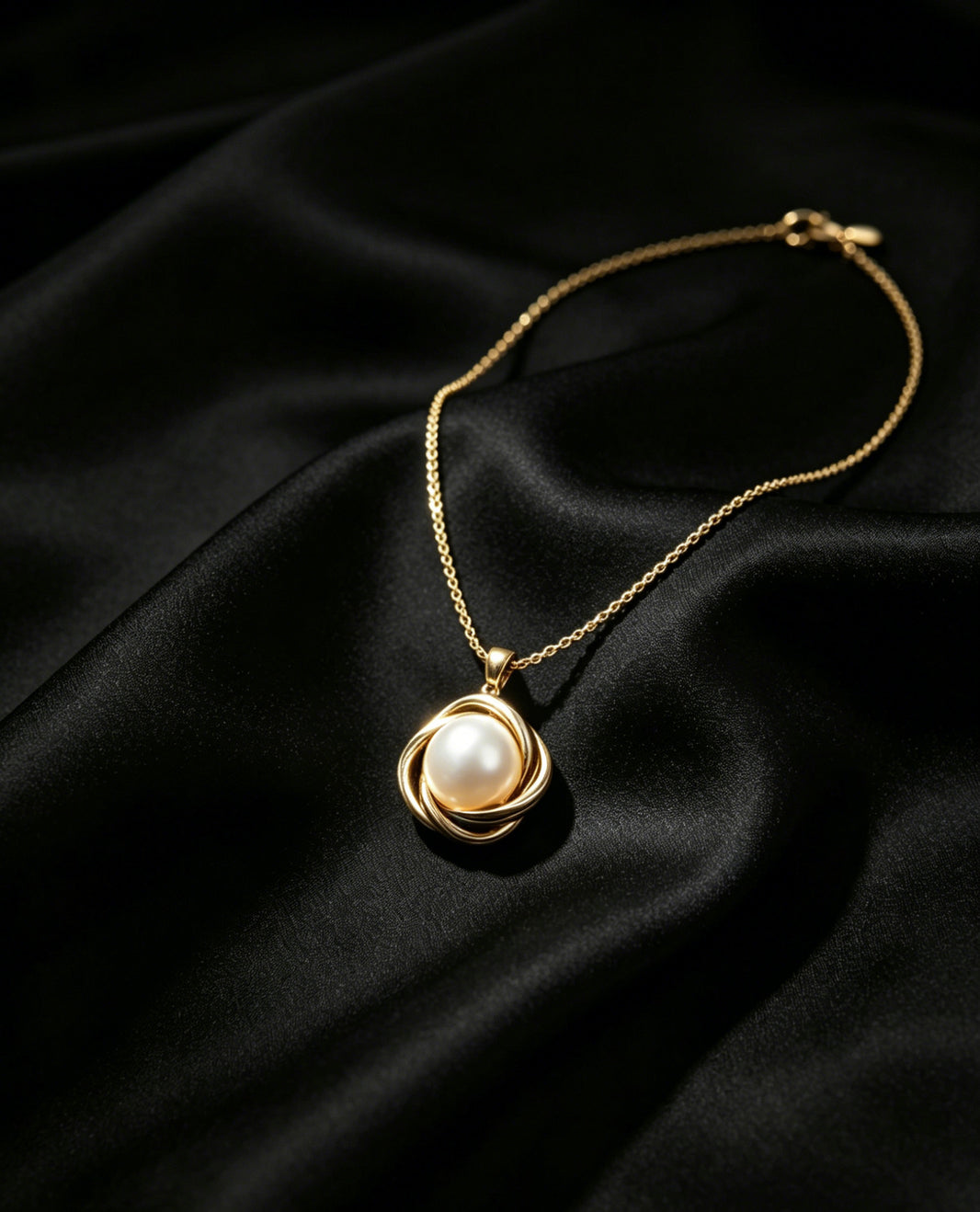Rosette white pearl swirl pendant