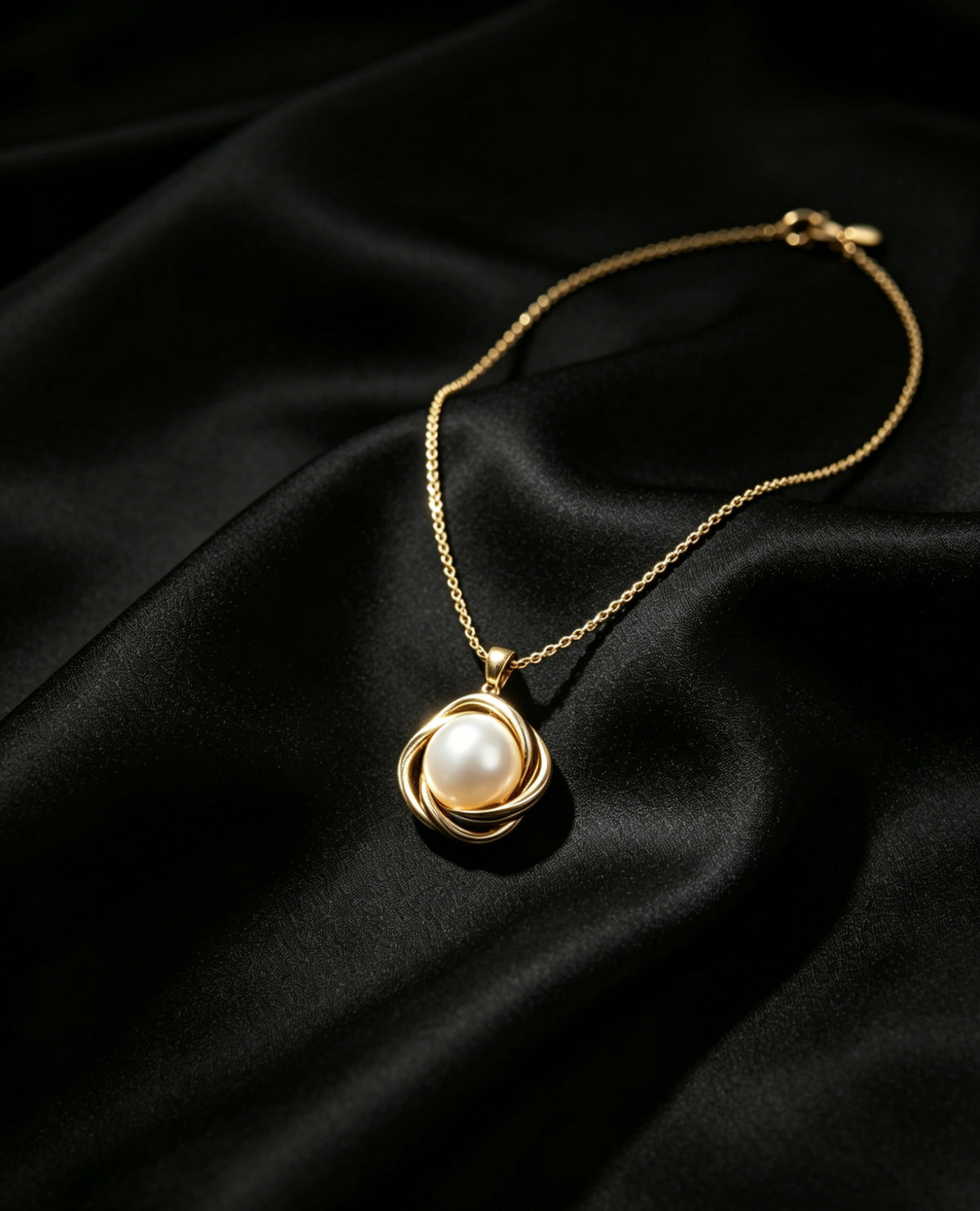 Rosette white pearl swirl pendant