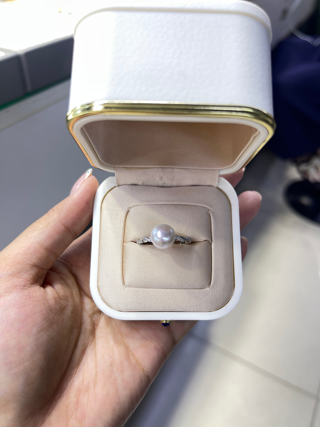 Celeste pearl ring detail