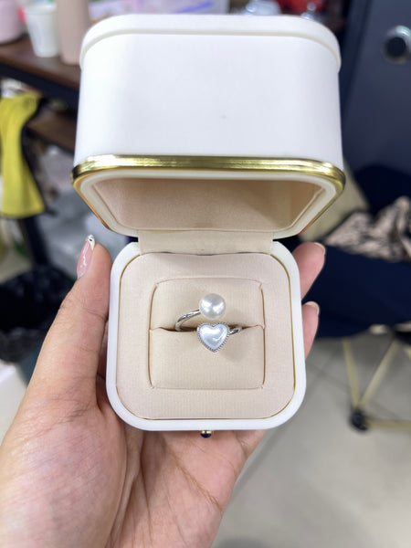 Amour heart pearl ring detail