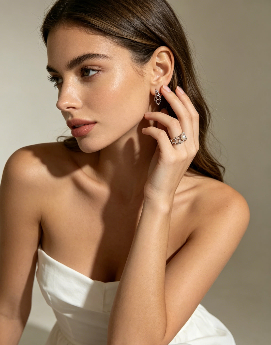 Constellation pearl lattice ring worn