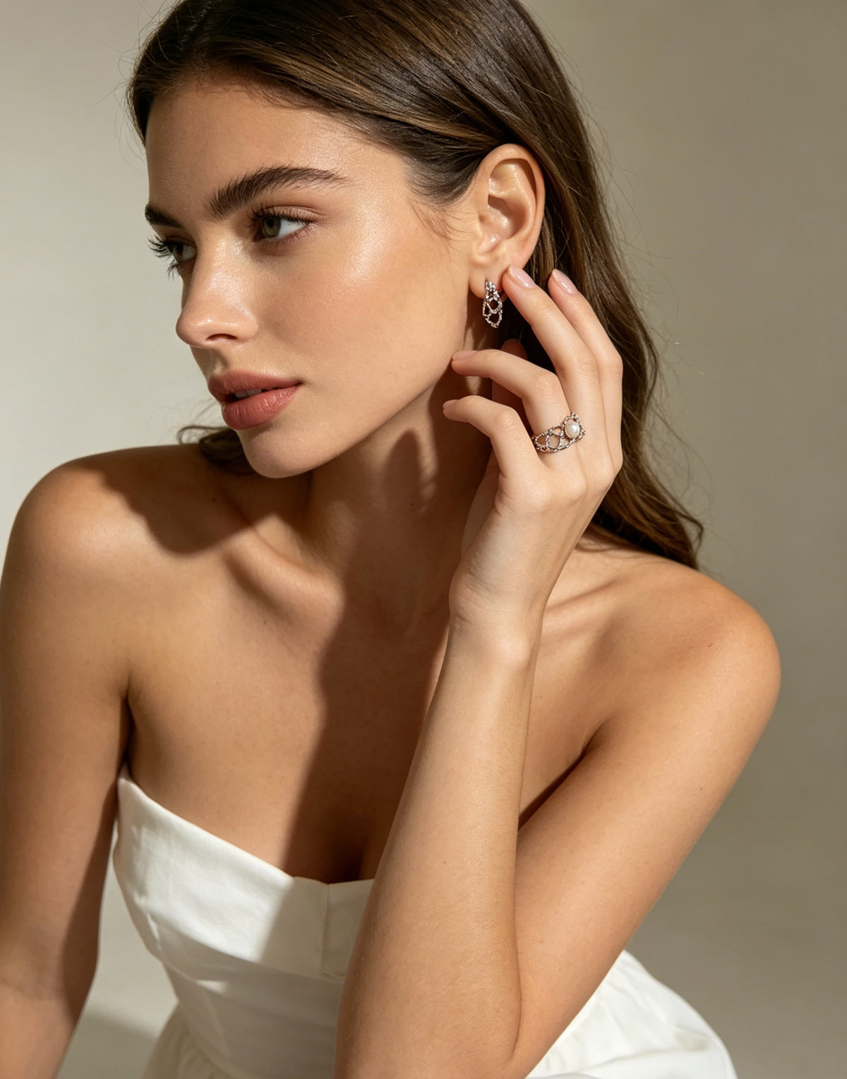Constellation pearl lattice ring worn
