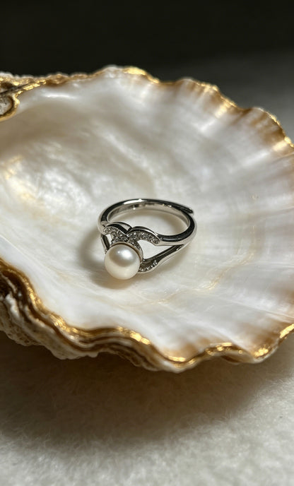 Tidal white freshwater pearl wave accent ring