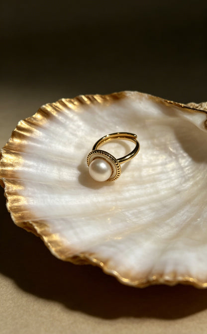 Aureole white freshwater pearl medallion ring