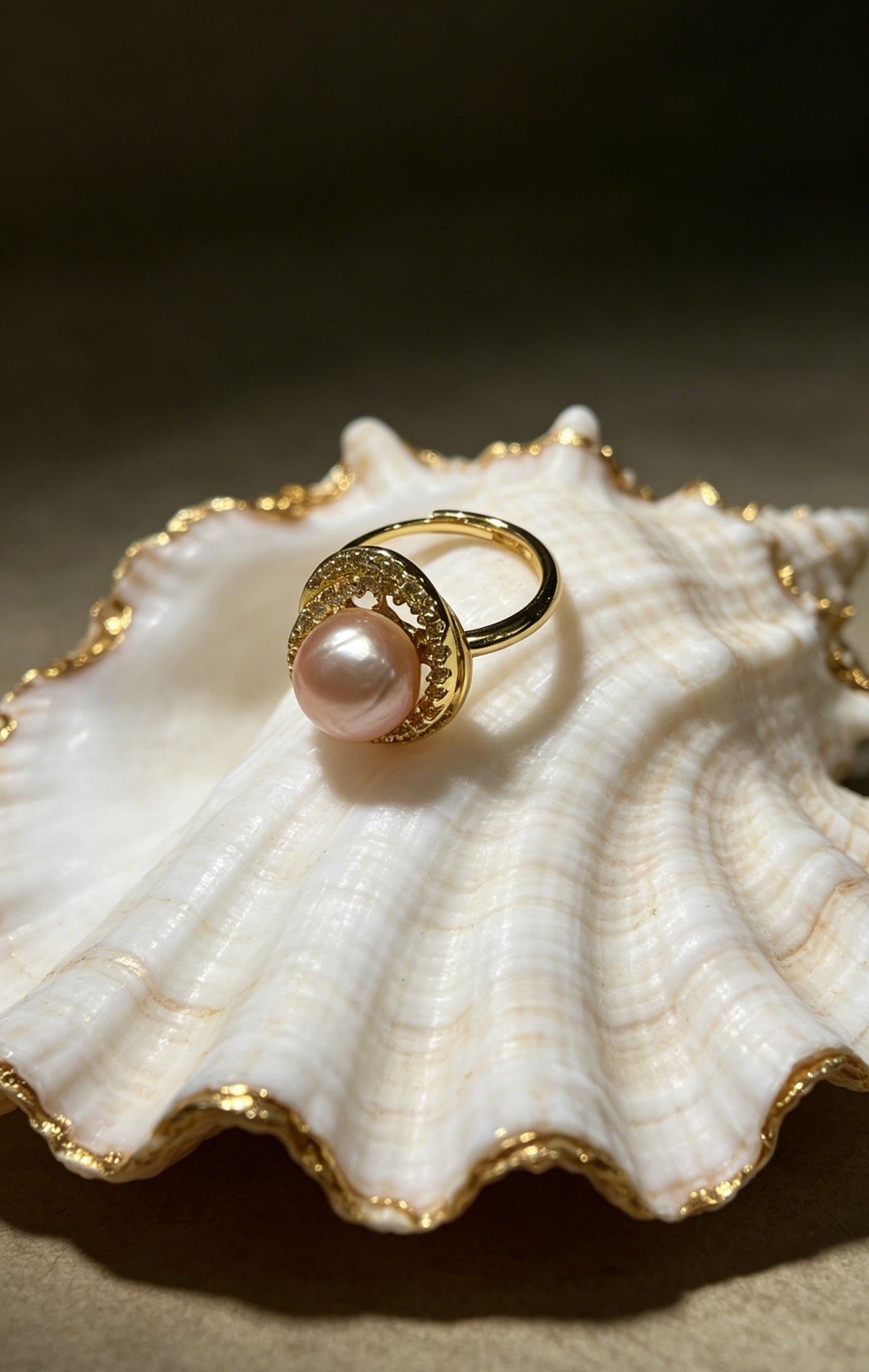 Lunette rose freshwater pearl crescent ring