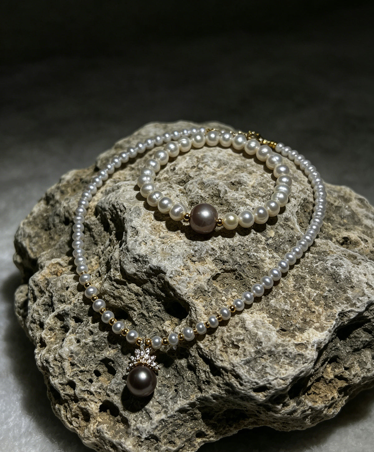 Nocturne dark and white freshwater pearl necklace and bracelet set